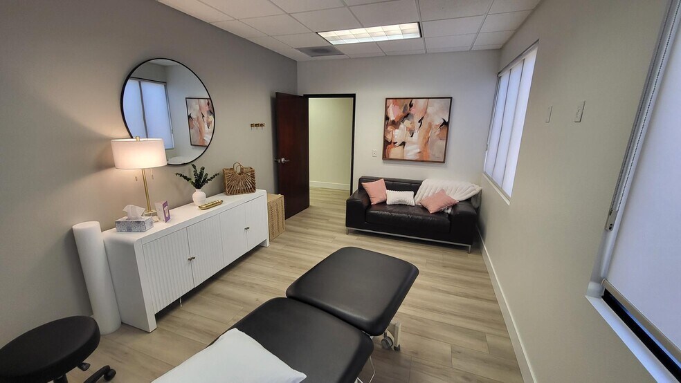 More Photos Of 7884 W Sahara Ave, Las Vegas Medical For Sale