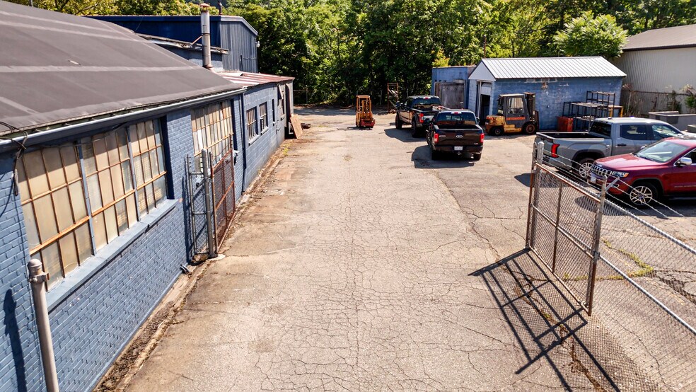 More Photos Of 1702 Wheeling Ave, Glen Dale Manufacturing For Sale