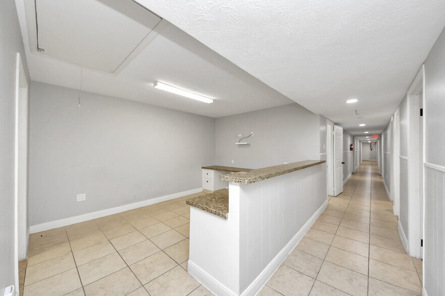 More Photos Of 2001 John St, Pasadena Office For Sale