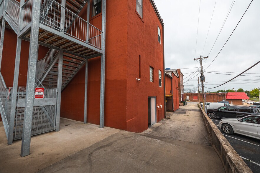 More Photos Of 717 N Pine St, Rolla Restaurant For Sale