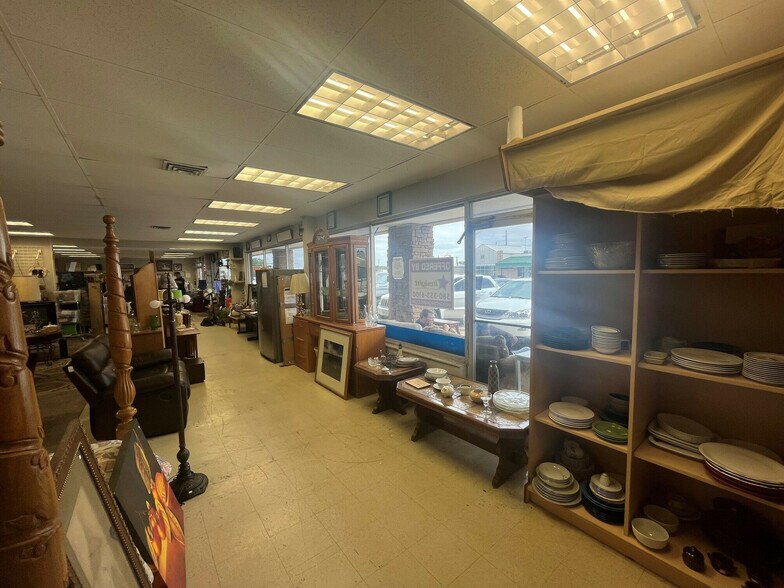 More Photos Of 1324-1332 NW 53rd St, Lawton Office For Lease