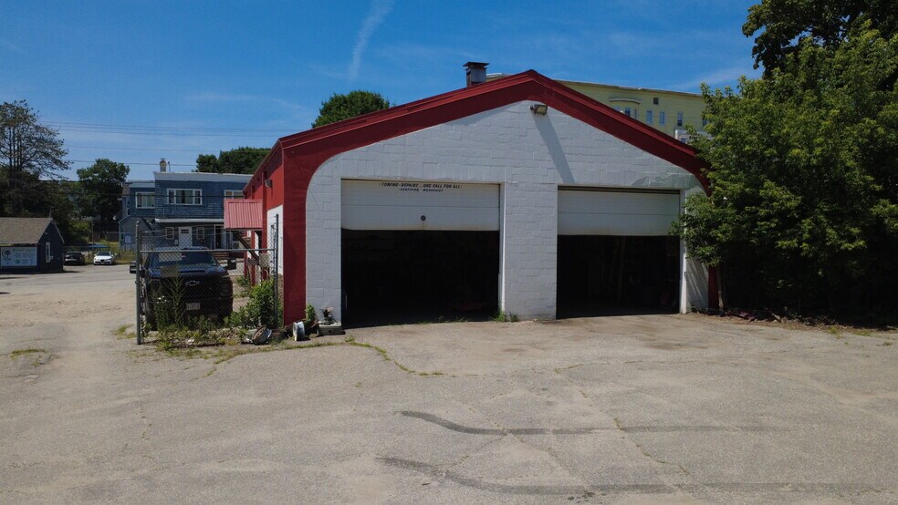 More Photos Of 210 Bartlett St, Lewiston Freestanding For Sale