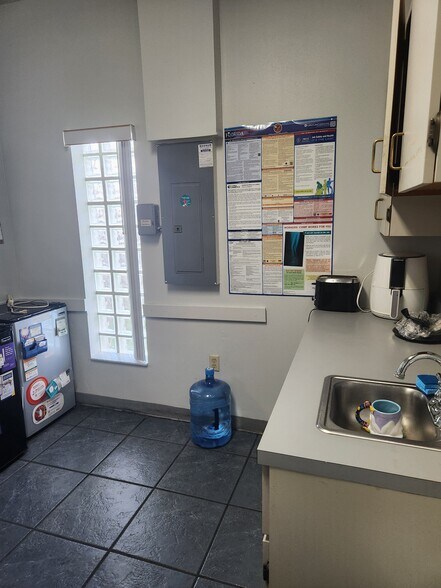 More Photos Of 8751 N 30th St, Tampa Medical For Lease