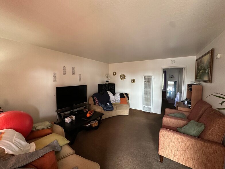 More Photos Of 2550 35th Ave, Oakland Apartments For Sale