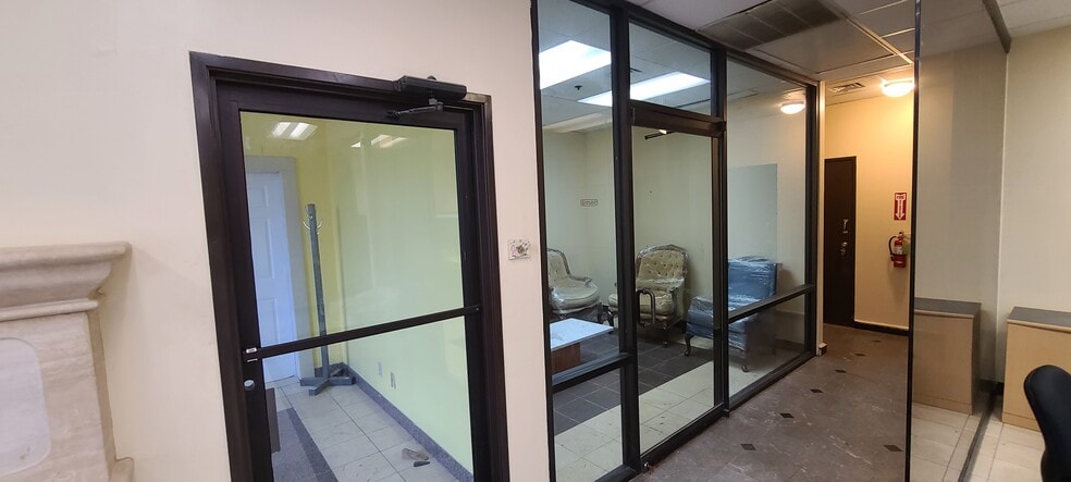 More Photos Of 2120 Vanco Dr, Irving Distribution For Lease