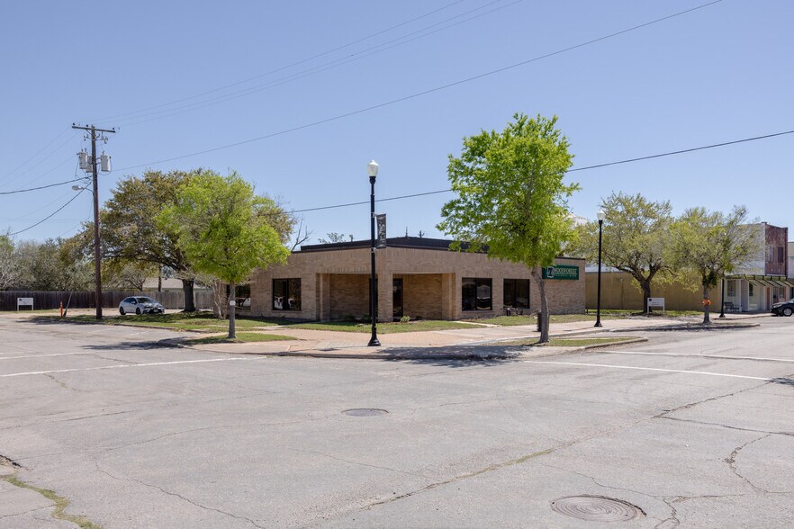 More Photos Of 703 Commerce St, Refugio Office For Sale