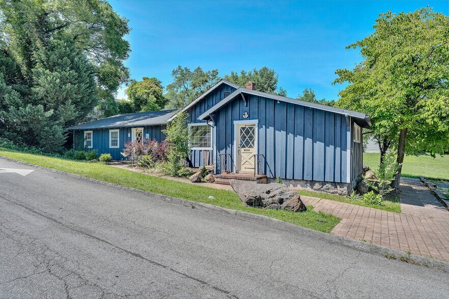 More Photos Of 2302 Winthrop Ave SW, Roanoke Office For Sale