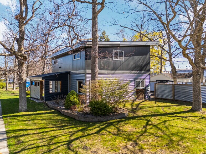 More Photos Of 1323 Cass St, Traverse City Flex For Sale