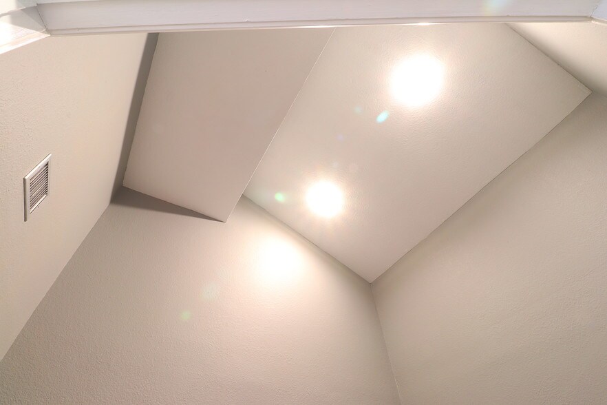 More Photos Of 2000 E Lohman Ave, Las Cruces Office For Lease