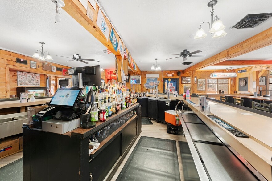 More Photos Of 415 Palmer Ave, Warwick Bar For Sale