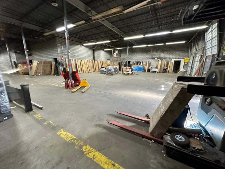 More Photos Of 10223 Lewis And Clark Blvd, Saint Louis Warehouse For Lease