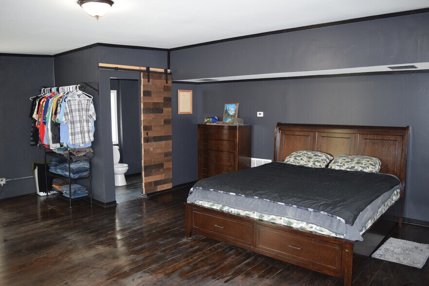 More Photos Of 1730 W 39th Ave, Kansas City Light Distribution For Sale