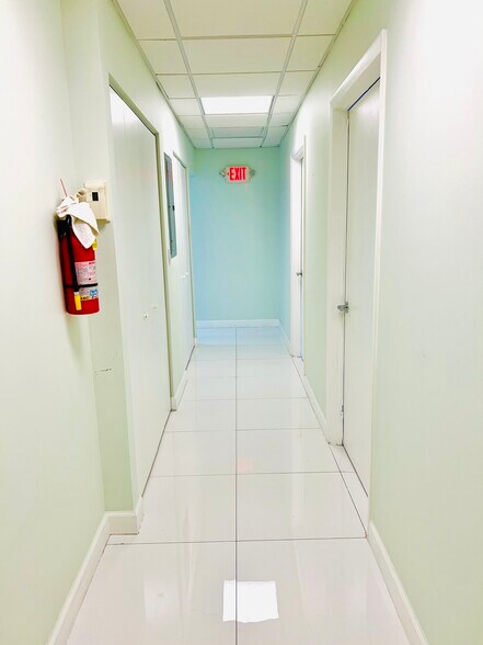 More Photos Of 8370 W Flagler St, Miami Medical For Lease