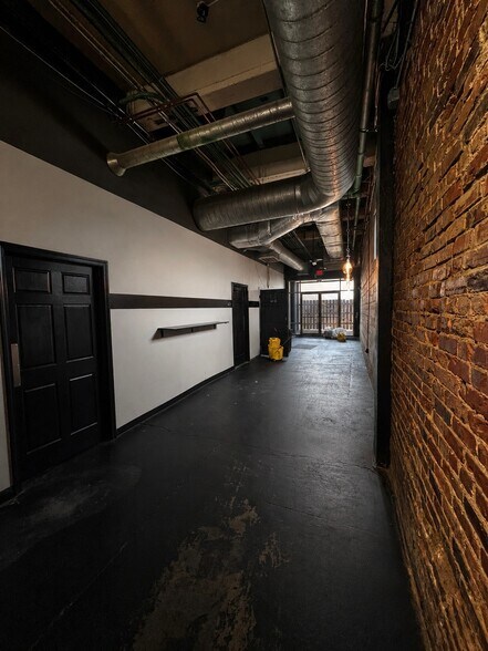 More Photos Of 917 E Douglas Ave, Wichita Storefront For Lease