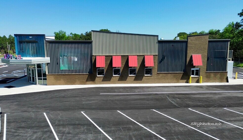 More Photos Of 2502 Highway 87, Navarre Specialty For Sale