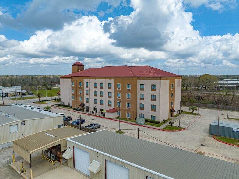 More Photos Of 5955 Walden Rd, Beaumont Hotel For Sale