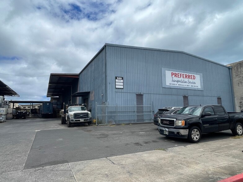 More Photos Of 689 Kakoi St, Honolulu Warehouse For Lease