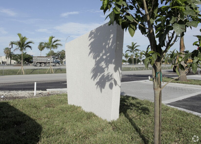 More Photos Of 13115 W Okeechobee Rd, Hialeah Storefront Retail Office For Lease