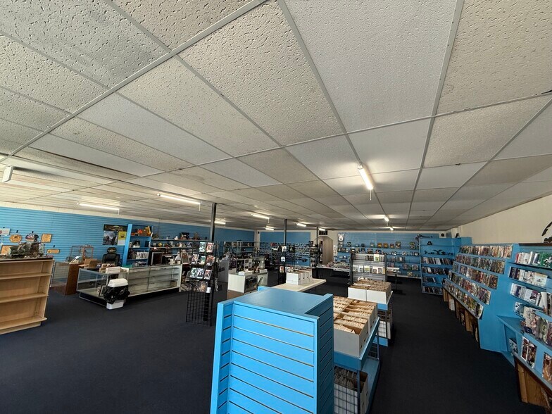More Photos Of 1327 S Glenstone Ave, Springfield General Retail For Lease