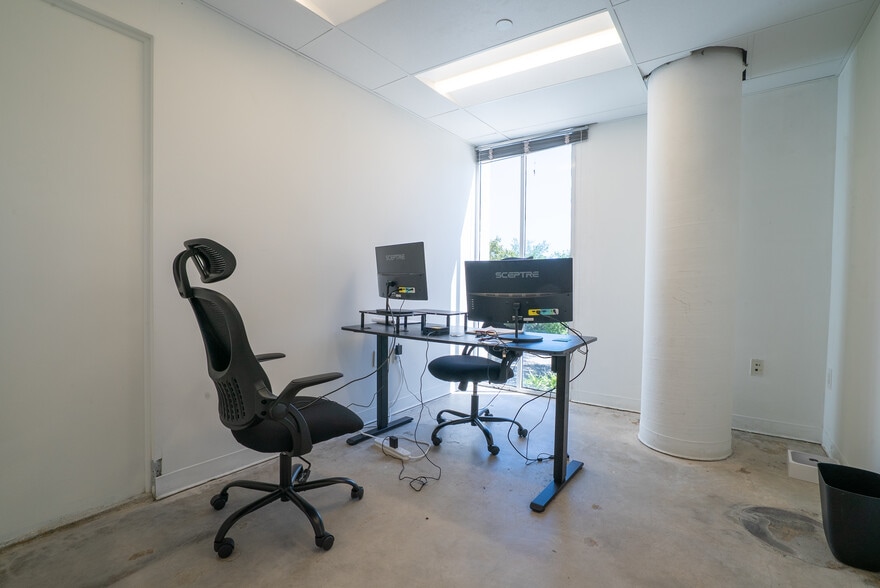 More Photos Of 4300 Biscayne Blvd, Miami Office Residential For Sale