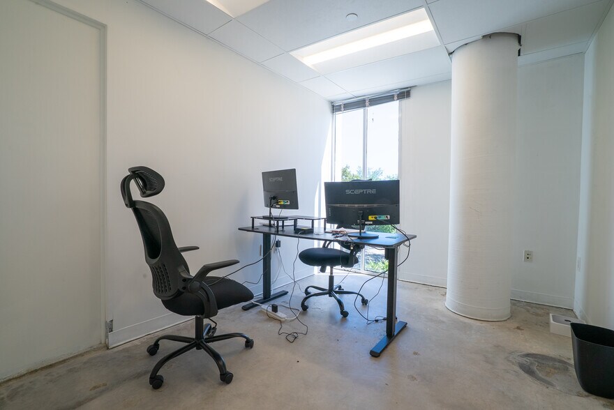 More Photos Of 4300 Biscayne Blvd, Miami Office Residential For Lease