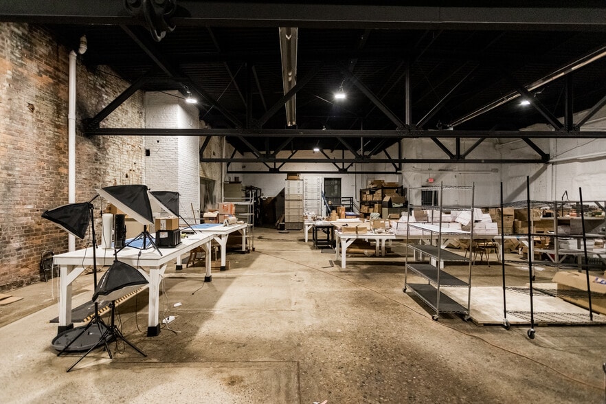 More Photos Of 2232-2240 Bellevue St, Detroit Warehouse For Sale