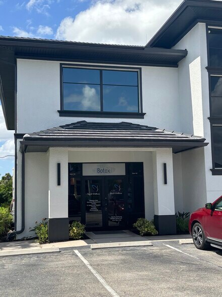 More Photos Of 14090 Metropolis Ave, Fort Myers Medical For Lease