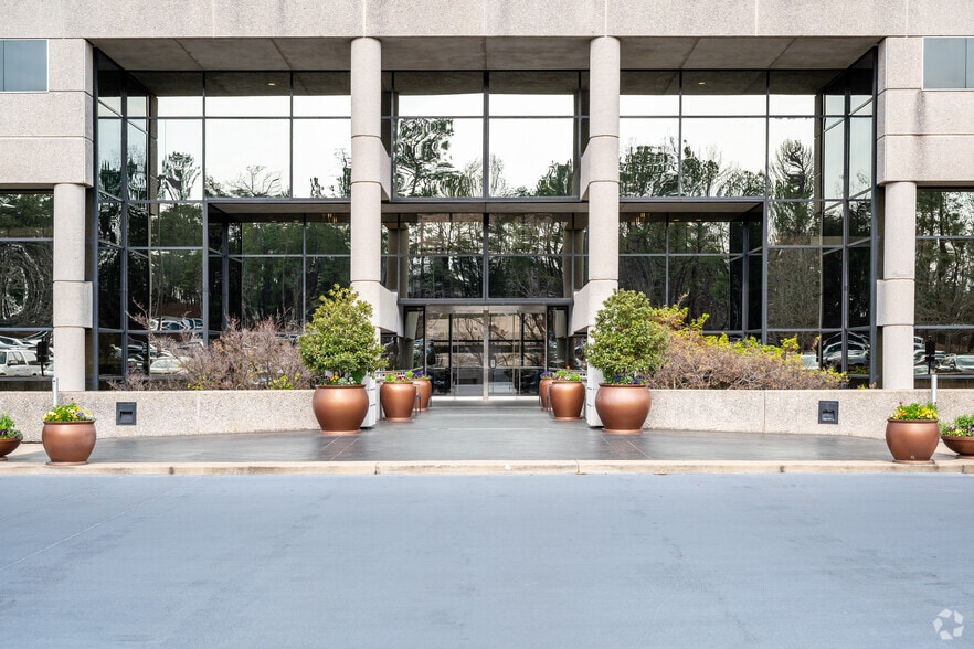 More Photos Of 2 Perimeter Park S, Birmingham Office Residential For Lease