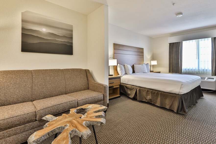 More Photos Of 43 Coosawatee Drive, East Ellijay Hotel For Sale