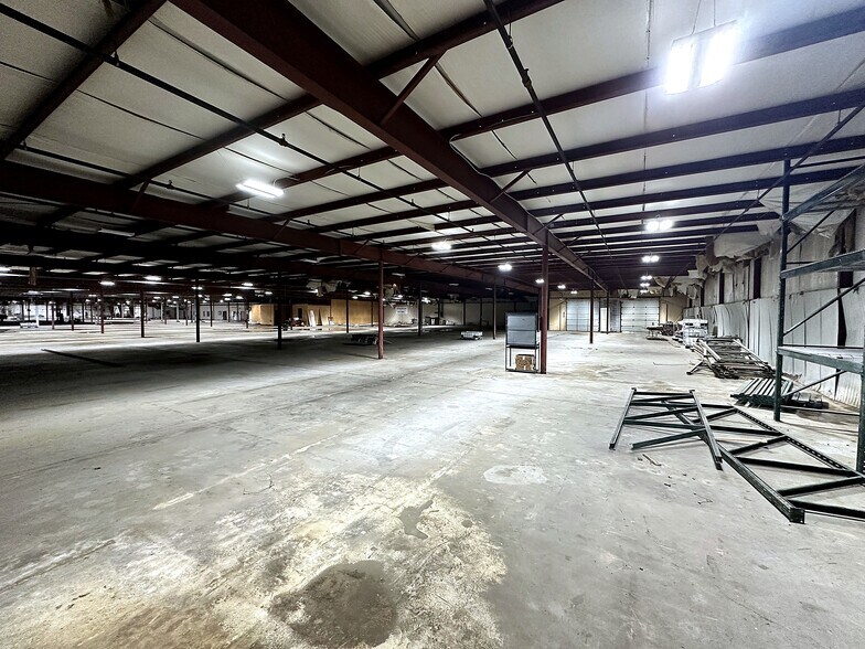 More Photos Of 701 W Central Ave, Warren Warehouse For Lease