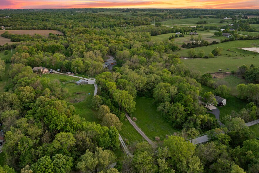 More Photos Of 11155 Hubbard Rd, Kansas City Flex For Sale