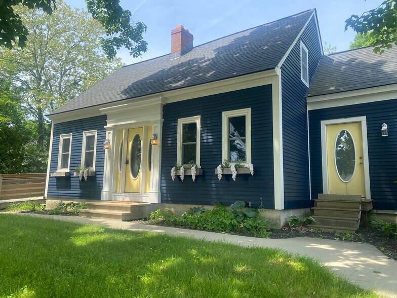 Primary Photo Of 82 Portland Rd, Kennebunk Office For Sale