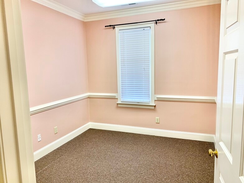 More Photos Of 211 E Six Forks Rd, Raleigh Loft Creative Space For Sale