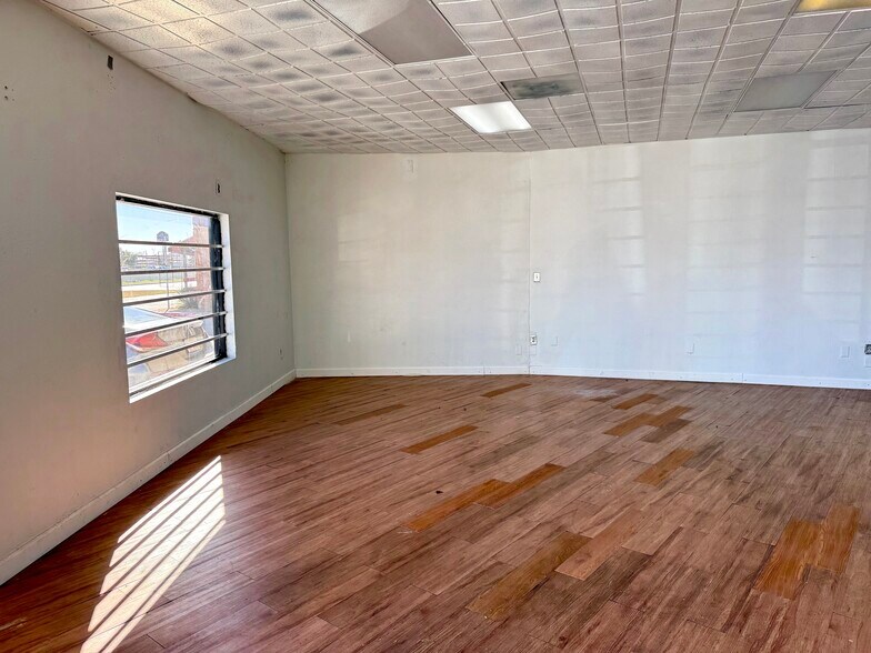 More Photos Of 6750-6772 Ingram Rd, San Antonio Storefront Retail Office For Lease