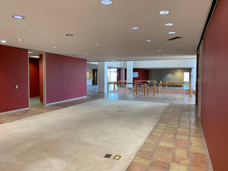 More Photos Of 1024 Texas Yes Blvd, Robstown Office For Sale