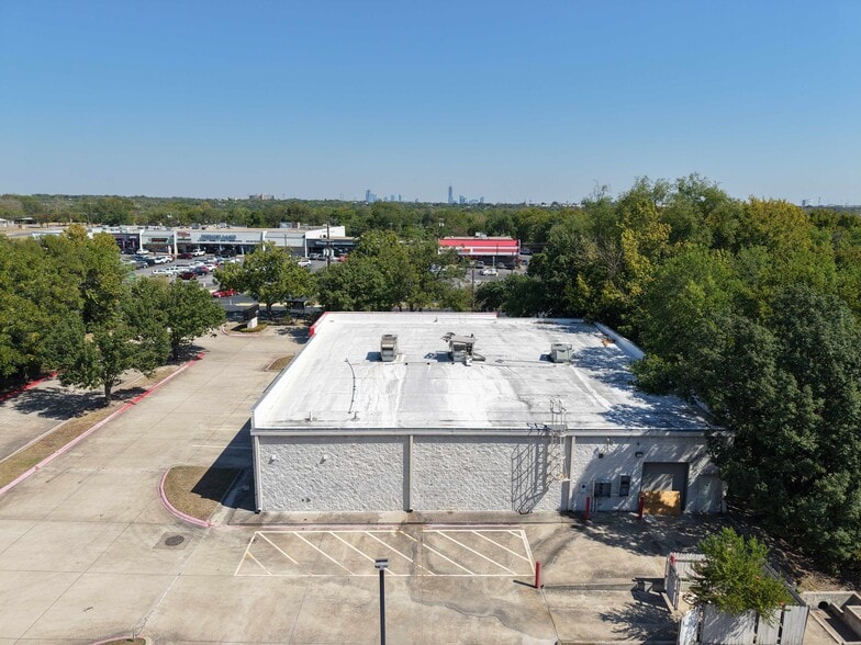 More Photos Of 501 W Stassney Ln, Austin Freestanding For Sale