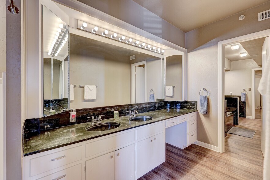More Photos Of 411 NW 5th St, Oklahoma City Flex For Sale