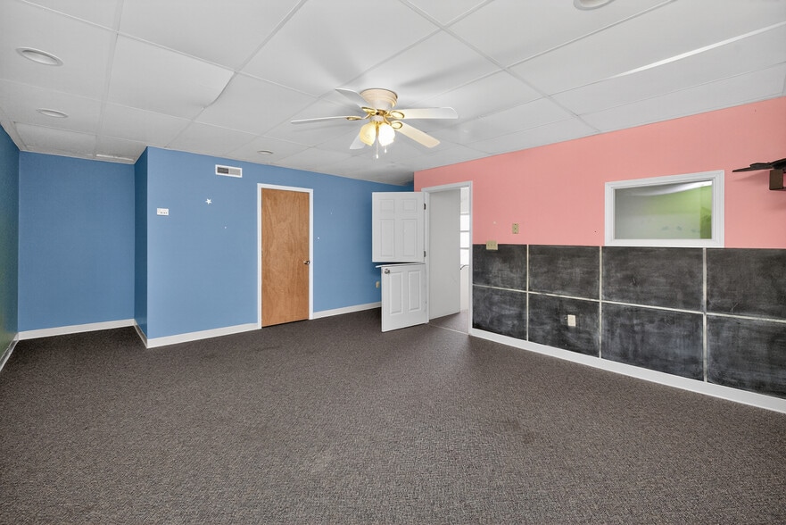 More Photos Of 205 Otter St, Danville Specialty For Sale