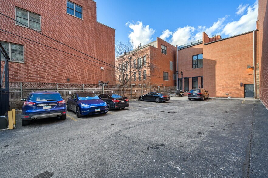More Photos Of 1219 W Madison St, Chicago Storefront Retail Residential For Lease