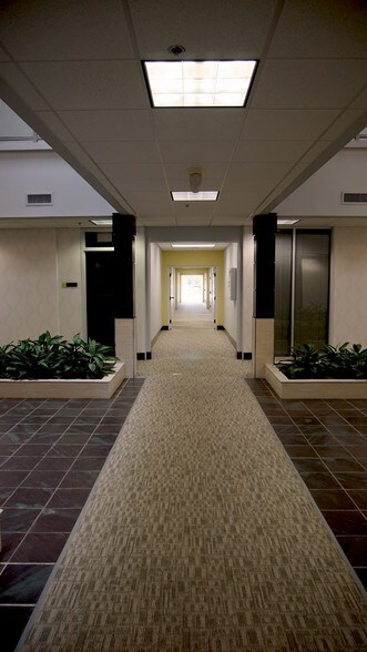 More Photos Of 1819 W Pinhook Rd, Lafayette Office For Lease