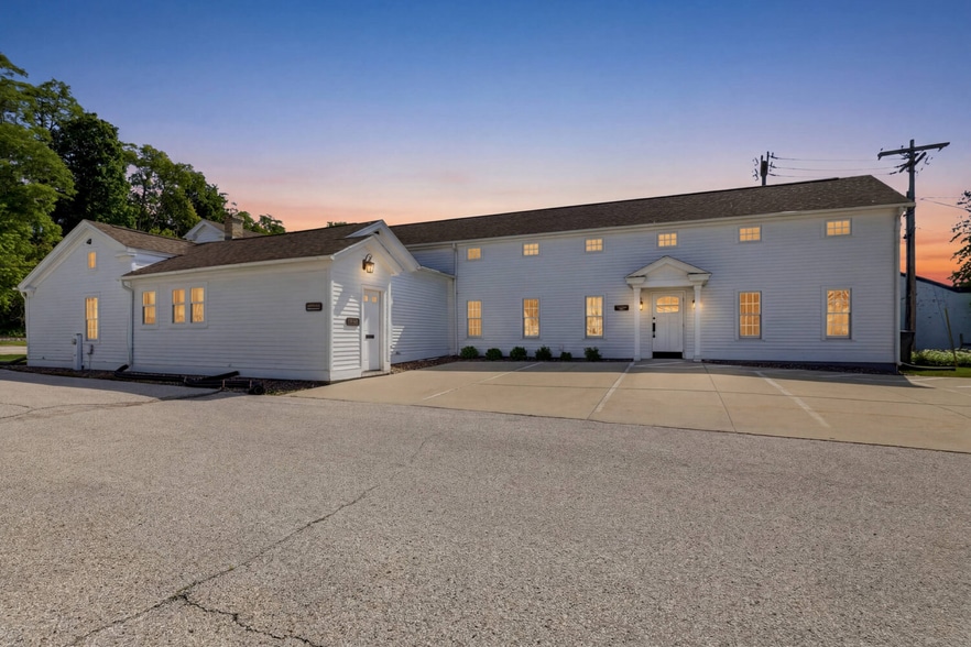 More Photos Of 517 Monroe St, Sheboygan Falls Office For Sale