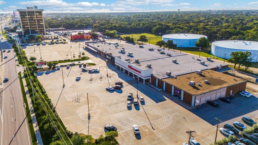 More Photos Of 930-1000 W Airport Fwy, Irving Health Club For Lease