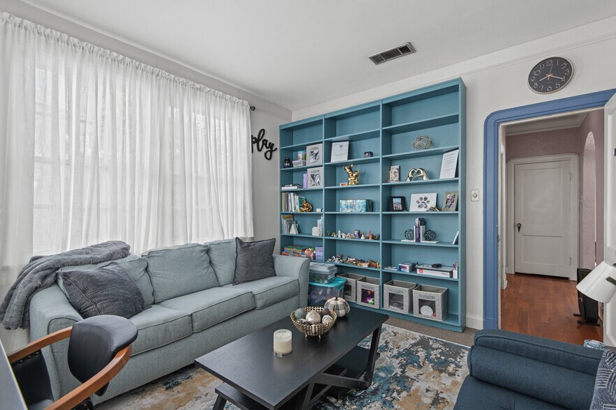 More Photos Of 405 N Causeway Blvd, Metairie Freestanding For Sale