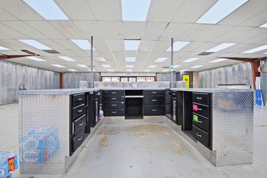 More Photos Of 5450 Highway 90 W, Mobile General Retail For Sale