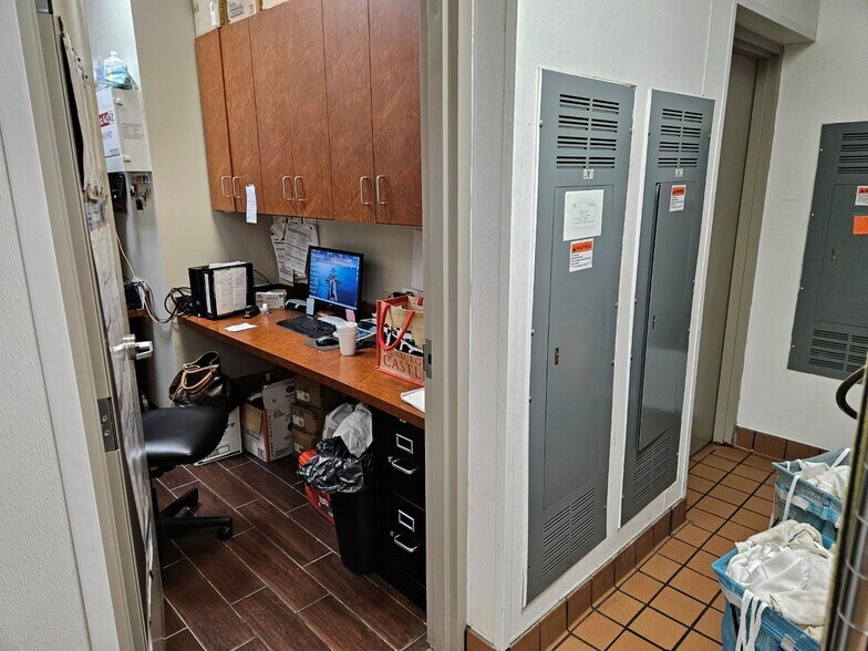 More Photos Of 8442 Parkwood Blvd, Plano Restaurant For Lease