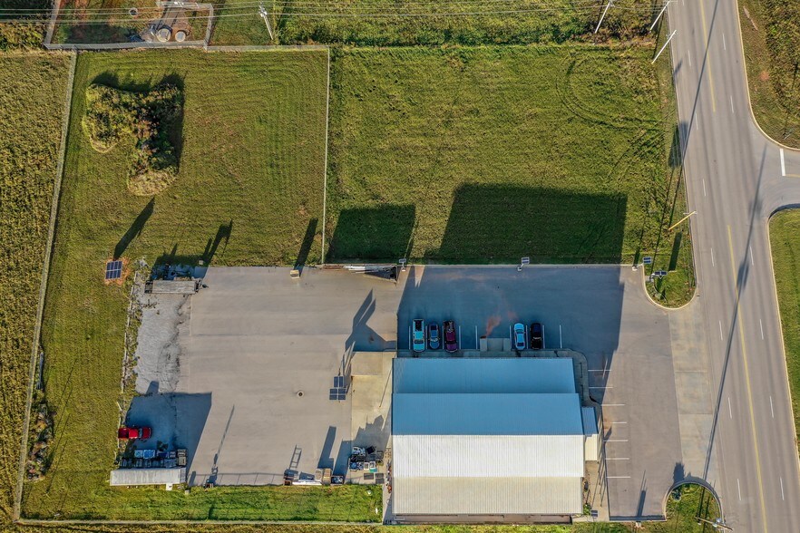 More Photos Of 1520 E Eagle Rd, Weatherford Light Manufacturing For Sale