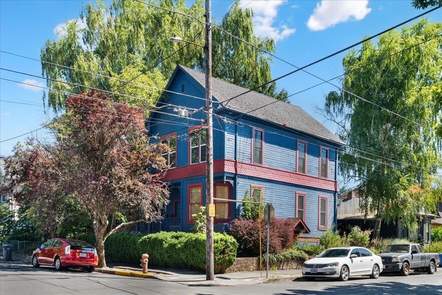 Primary Photo Of 2606 SE Pine St, Portland Apartments For Sale