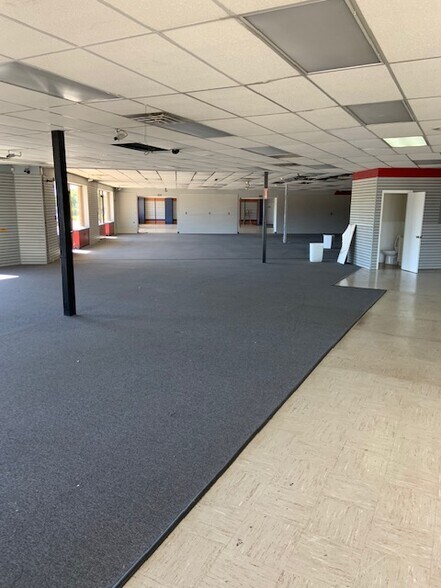 More Photos Of 2015 Family Cir, Lexington Freestanding For Lease