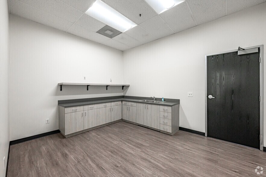 More Photos Of 458-486 E Lambert Rd, Fullerton Distribution For Lease