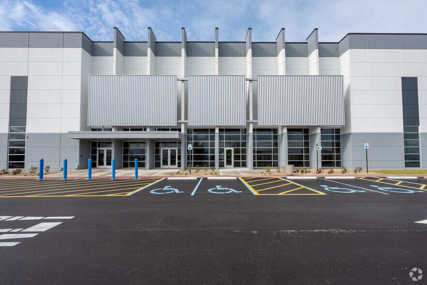 More Photos Of 9590 Allpoints Pky, Plainfield Distribution For Lease